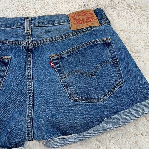 Levi's Women's 501 Medium Wash Raw Edge Denim Faded Distressed Jean Shorts - Picture 8 of 10
